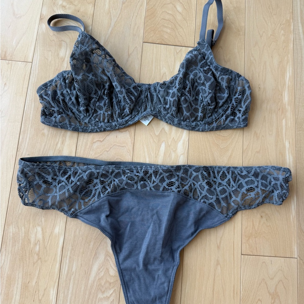 La Perla Lace Bra and Panty Set - Gray